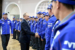 Владимир Путин встретился с командой «КАМАЗ-мастер»