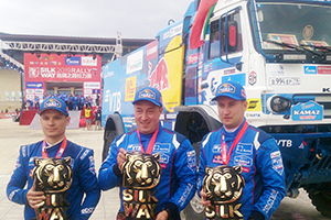 Экипаж Антона Шибалова выиграл ралли «Шёлковый путь»!