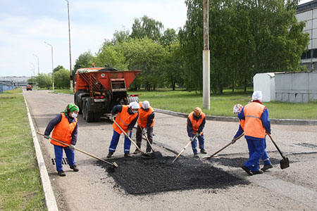 На территории «КАМАЗа» идёт ремонт автодорог