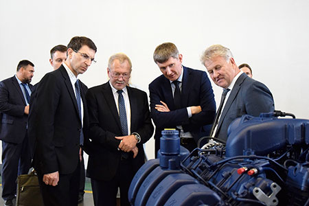 Полпред Президента и министр экономразвития РФ посетили Тутаевский моторный завод