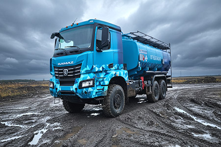 Создан новый полноприводный автотопливозаправщик на базе шасси КАМАЗ-65959