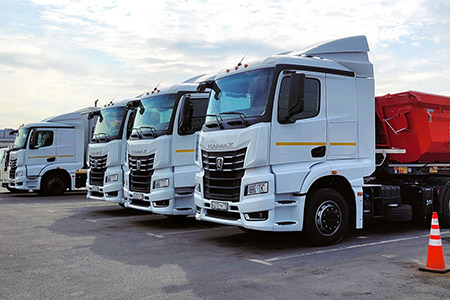 Высокотехнологичные тягачи КАМАЗ-54902 пополнили автопарк крупнейшей российской дорожно-строительной компании